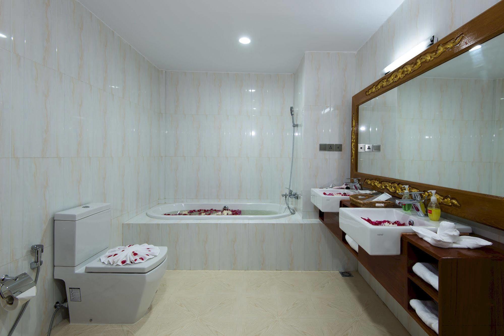 Su Tine San Royal Palace Hotel Bagan Dış mekan fotoğraf
